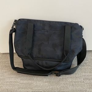 Lo & Sons Catalina Day Tote in Navy Camo Poly